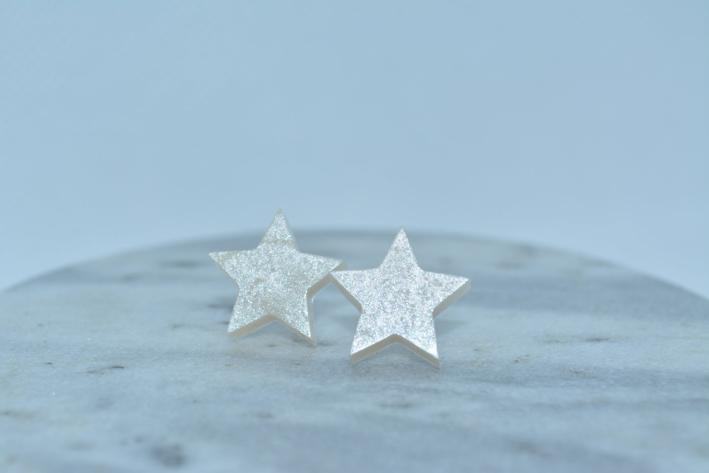 Pearl/white gemstone studs