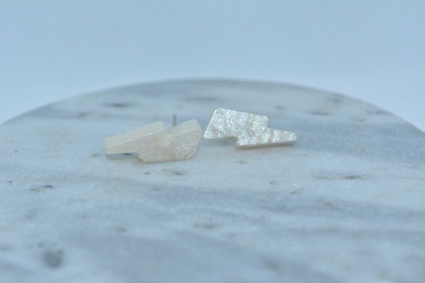 Pearl/white gemstone studs
