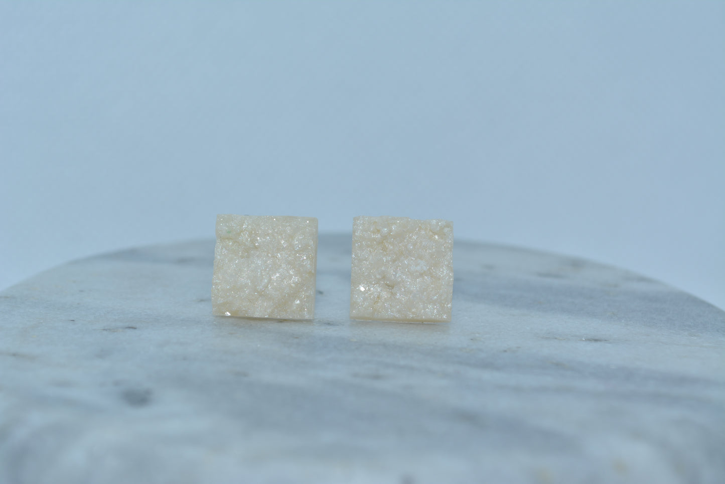 Pearl/white gemstone studs