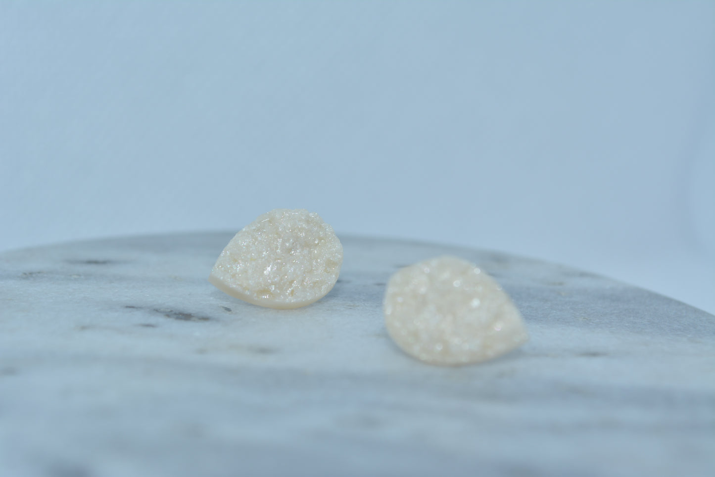 Pearl/white gemstone studs