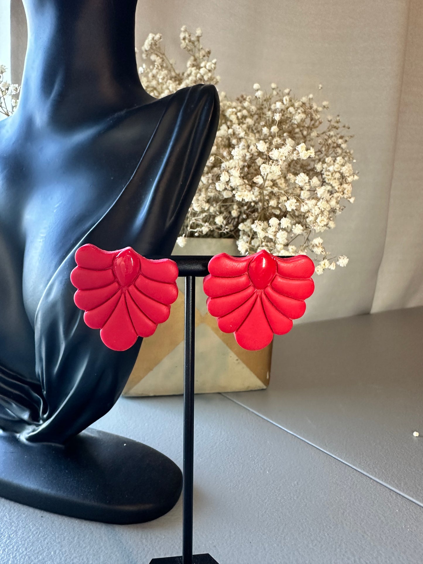 Red Felice fan stud
